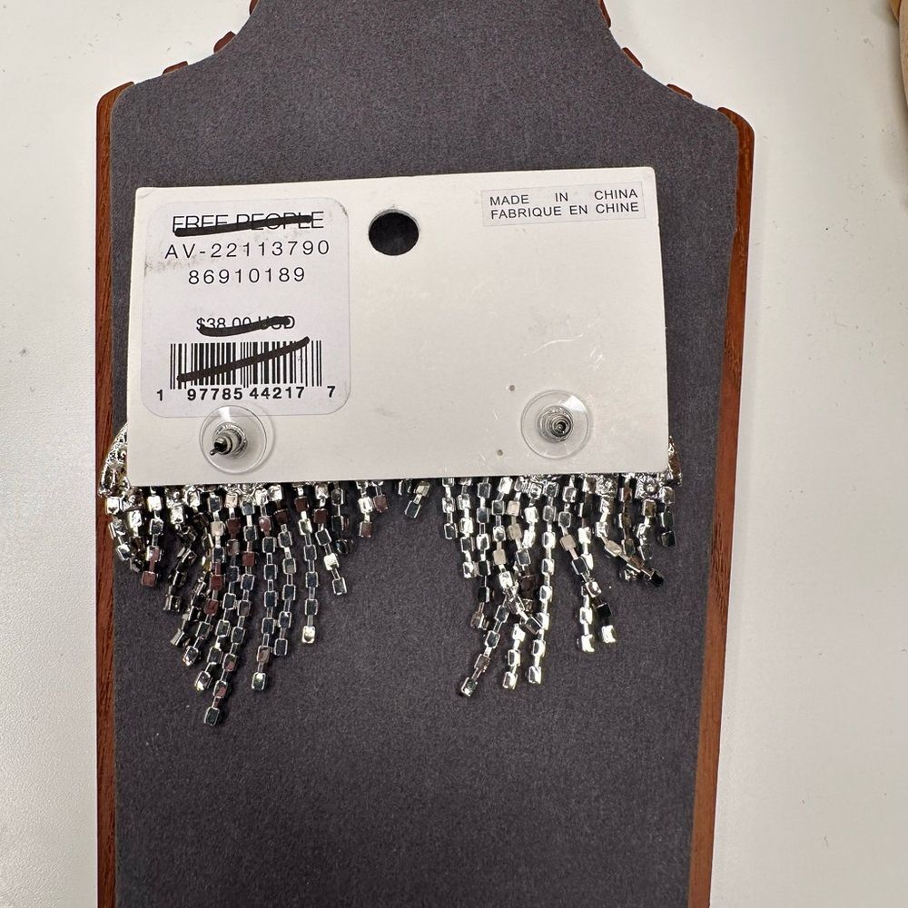 Free People Hearts On Fire Dangle Earrings Rhinestone Heart Fringe Statement NWT - Picture 6 of 12